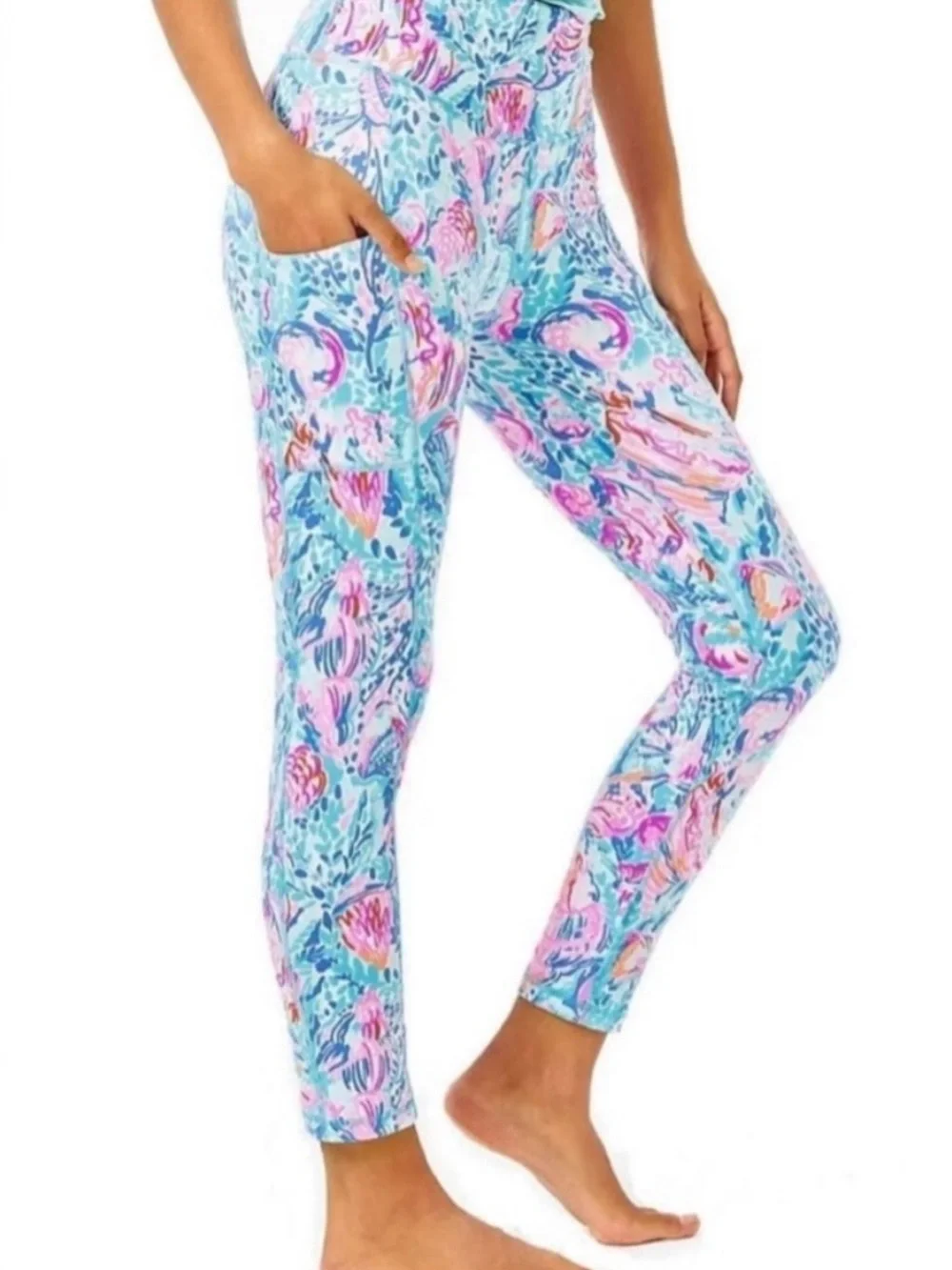 Lilly Pulitzer UPF 50+ Weekender High Rise Midi Leggings in print Treasure Trove - Picture 3 of 4